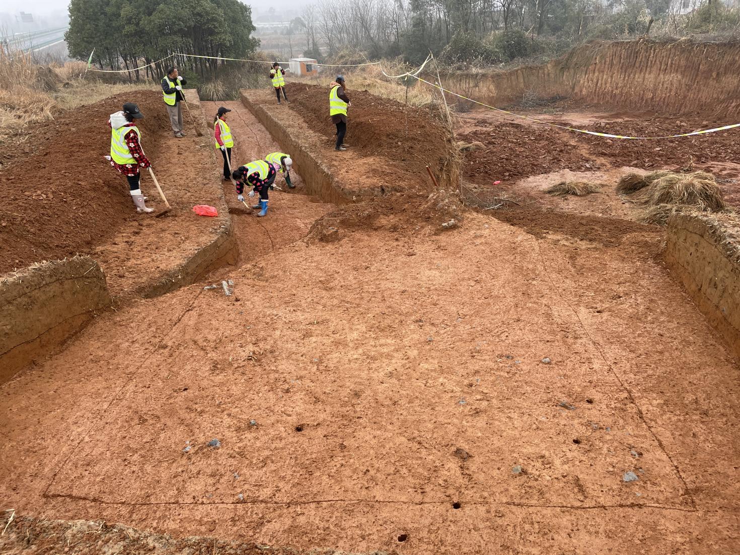 开发区·铁山区后背山墓地考古发掘