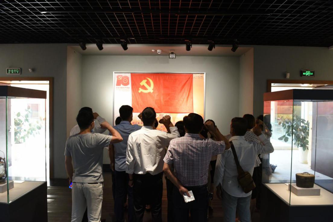 西塞山工业园区机关第五党支部参观“黄石革命文物展”暨开展“学习百年党史、汲取奋进力量”主题党日活动