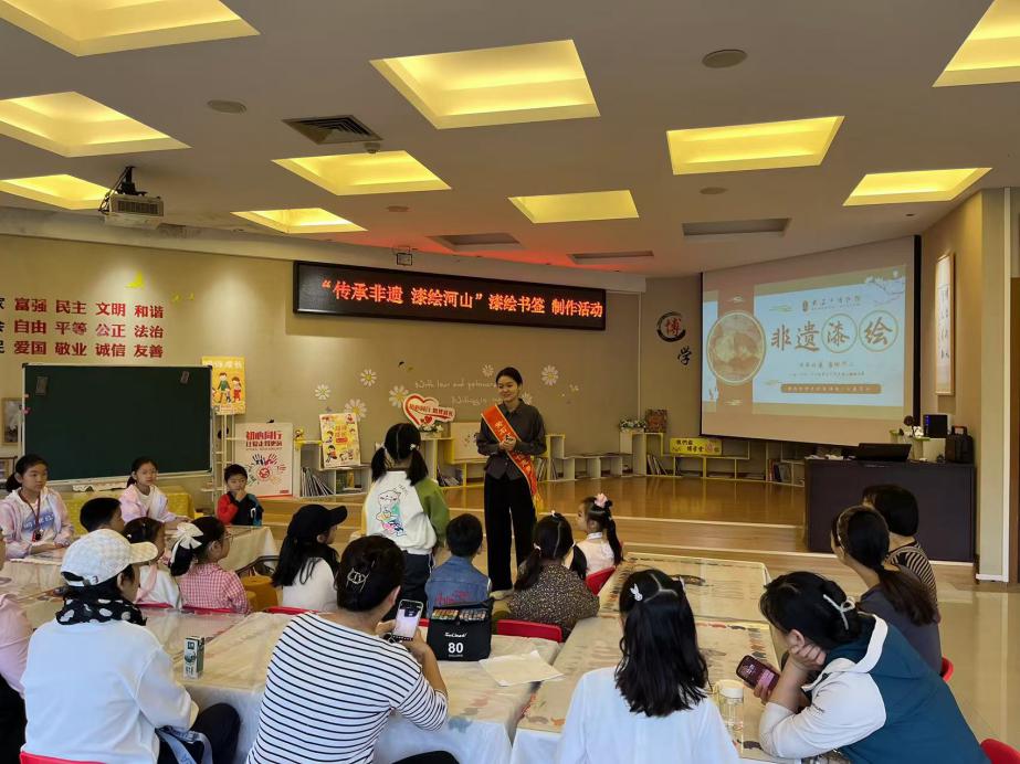 色彩的魅力——独一无二的漆绘书签